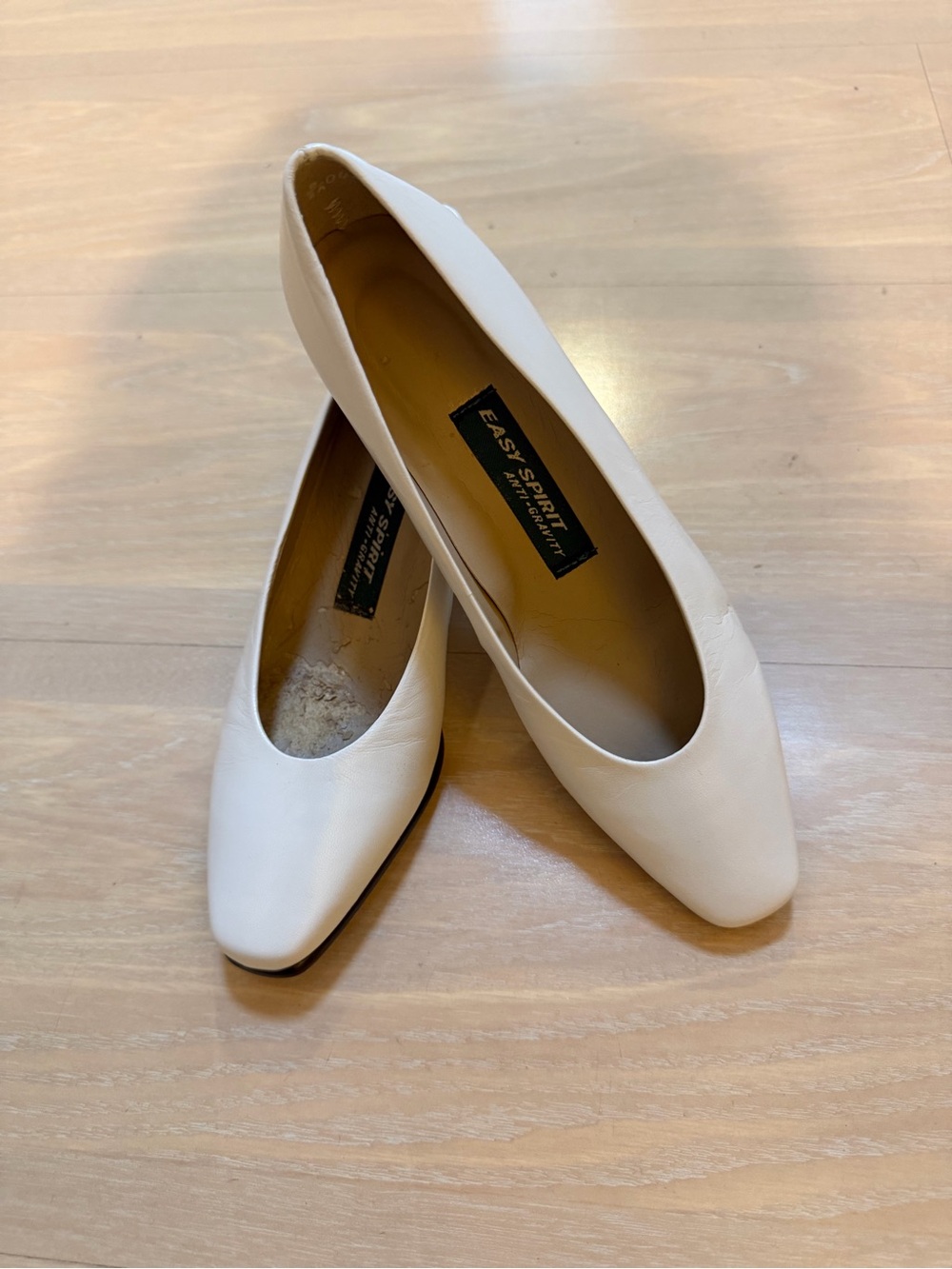 Easy Spirit Women's White Square-Toe Leather low Heel
